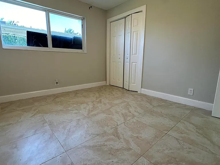 5605 SW 24th Ave — Photo 15