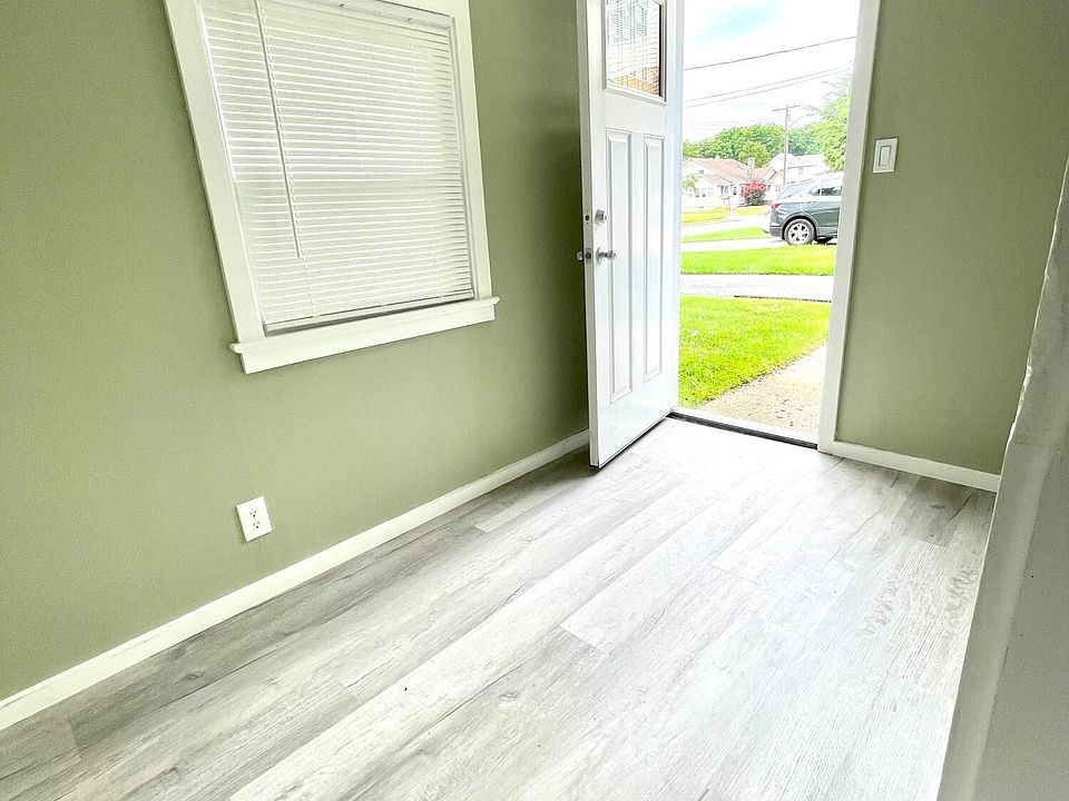 1st image of 1525 Caroline Ln
