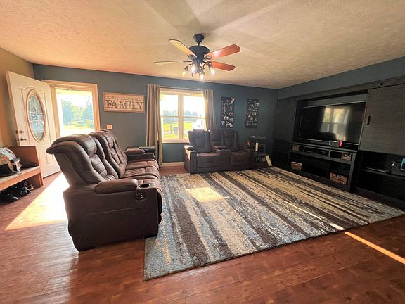3rd image of 62 Strawberry Ln