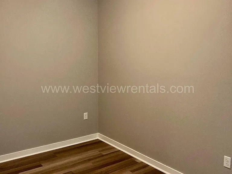 203 E Laurel St — Photo 33