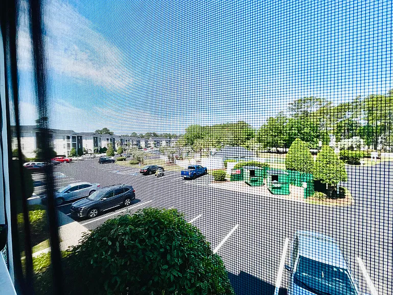 Balcony (Screened)