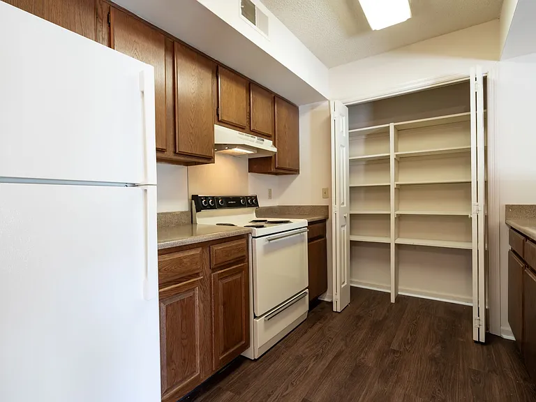 Tusculum Square Apartments and Townhomes — Photo 4