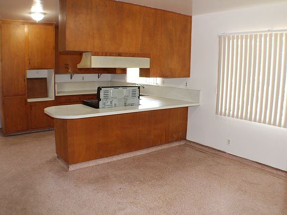 4th image of 1028 W 223rd St