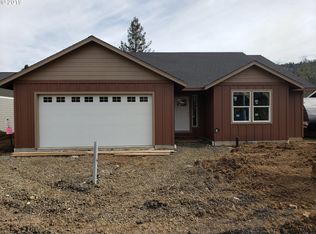 652 SE Garden Way Dr, Winston, OR 97496
