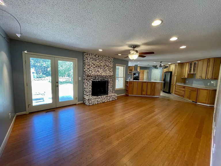 1011 Tascosa Dr SE — Photo 6