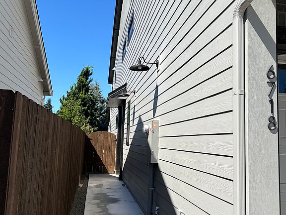 2nd image of 6718 NE 132nd St