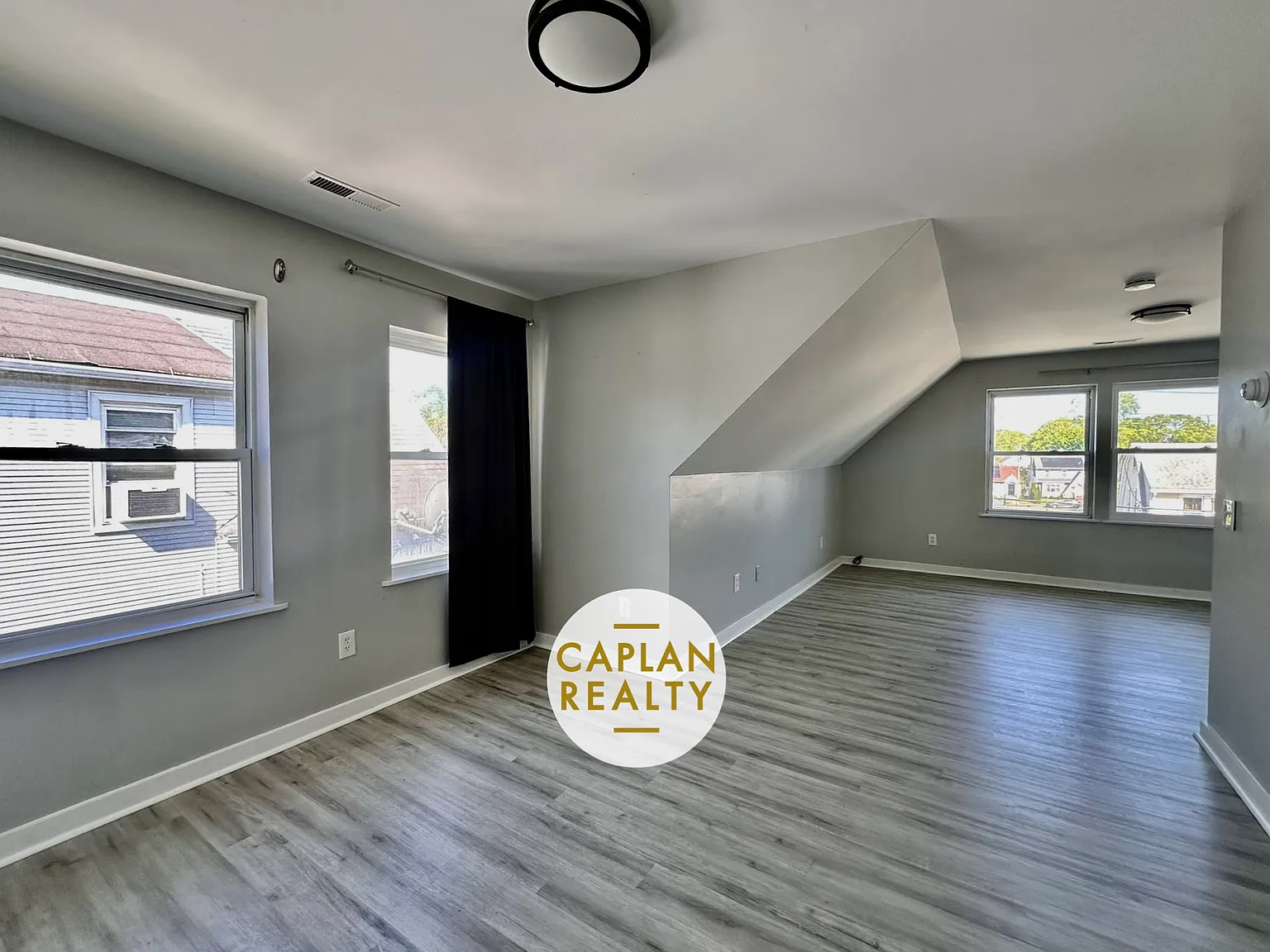 2 bed, 1000 sqft, $1,700 — Photo 2