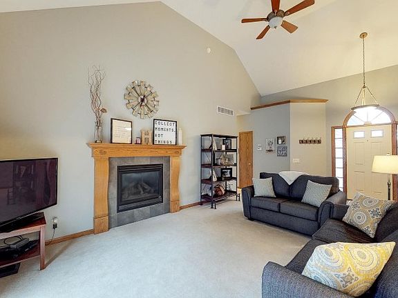 2nd image of 916 Southridge Dr