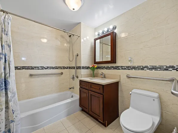 136-21 Latimer Place image 10 of 19