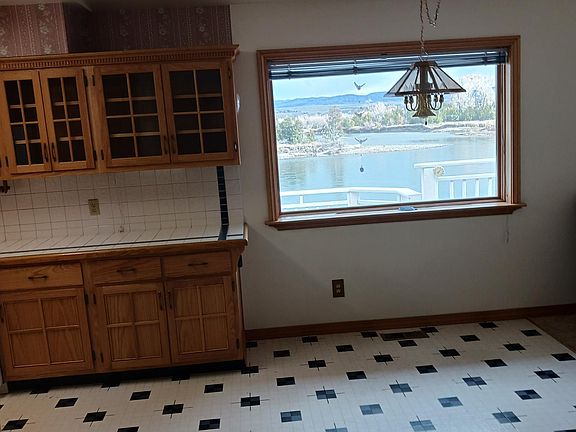 5th image of 71 River Rd