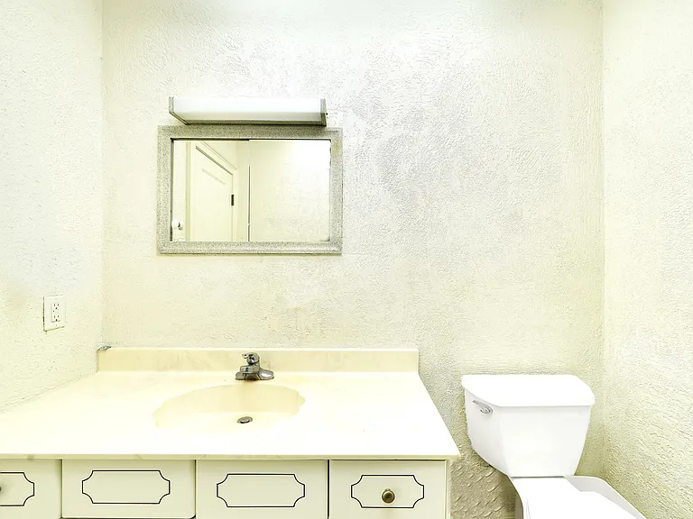 2701 Middle River Dr #11 — Photo 49