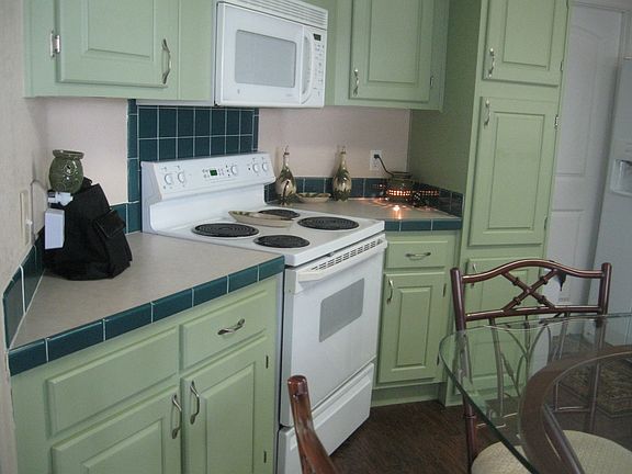 2nd image of 338 Kingslake Dr