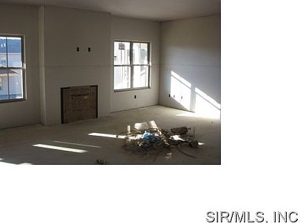 3rd image of 128 Meridian Oaks Dr