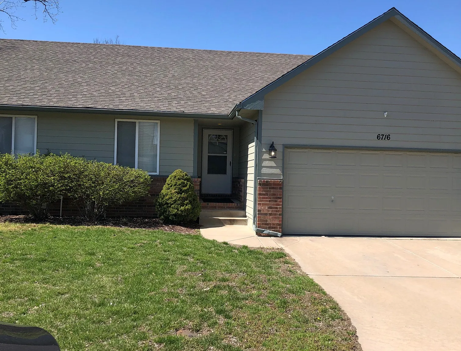 3 bed, 1900 sqft, $1,475 — Photo 1