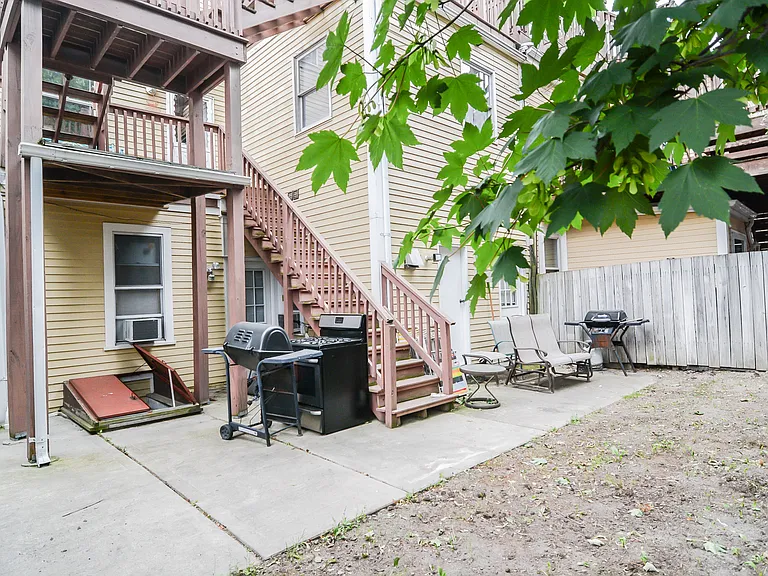 546 E 8th St #1 — Photo 21