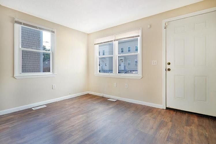 1st image of 39 Amsterdam St #39