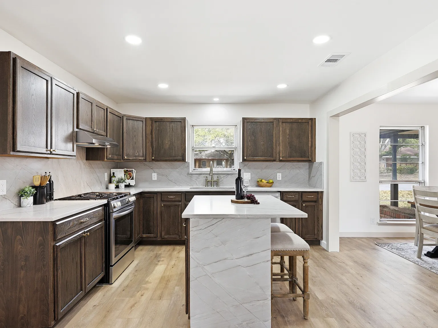 4 bed, 1882 sqft, $2,100 — Photo 1