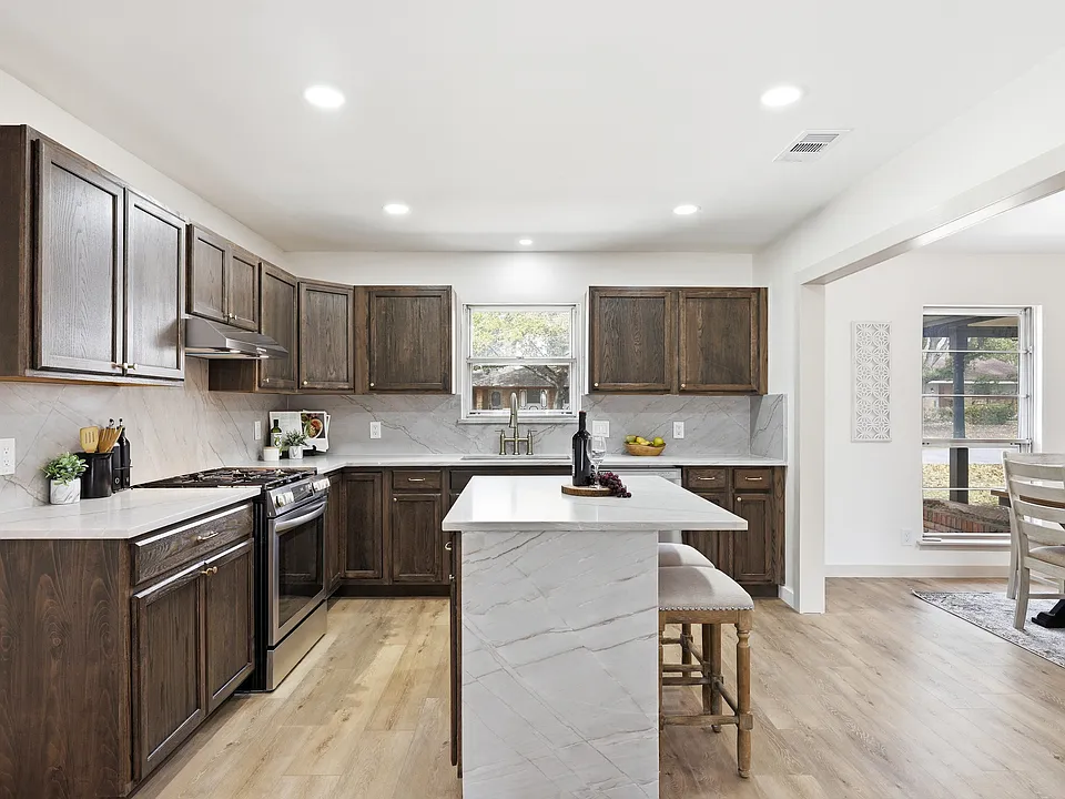 426 Zephyr Dr