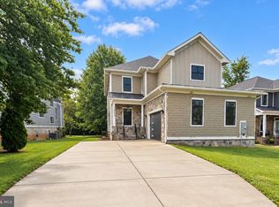 10704 Warwick Ave #A, Fairfax, VA 22030