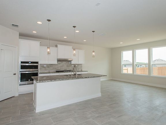 Eat-in Kitchen