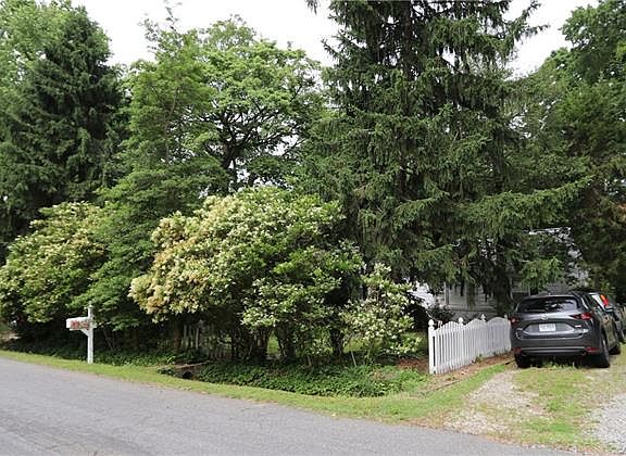 4th image of 512 Cedarbrooke Ln