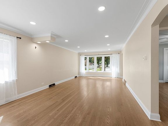 4th image of 4600 W 101st St