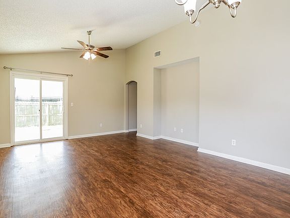 5th image of 3233 Chantilly Ct
