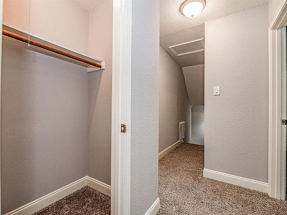 4th image of 1208 Pin Oak Dr