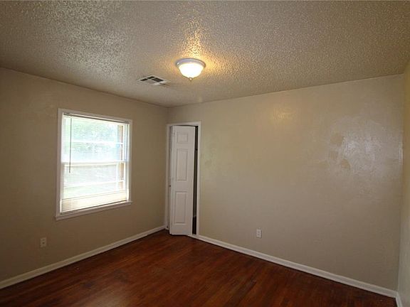 4th image of 3912 SE 26th St