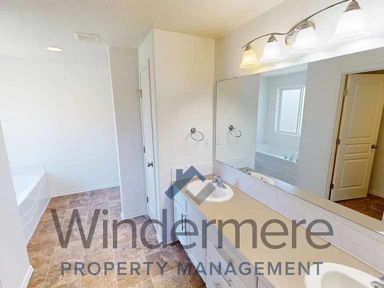 229 Kokanee Dr — Photo 11