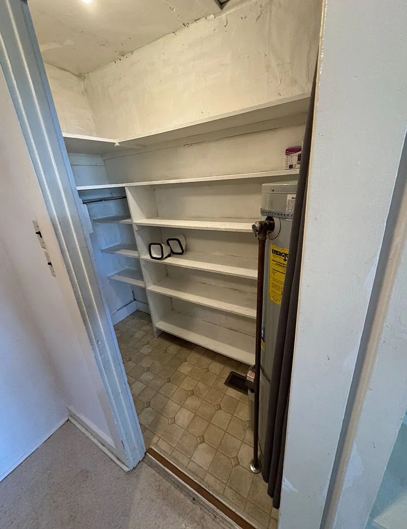 Cute older home in Yerington with an enclosed porch, includes W/D, Fridge and Range — Photo 4