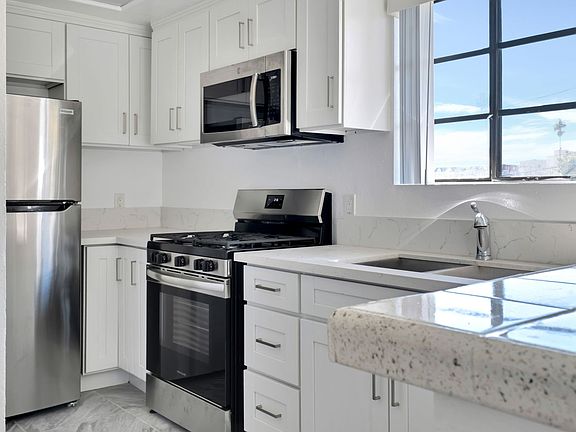 3rd image of 1520 N Vista St APT 102