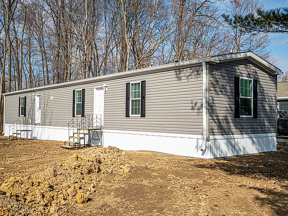 2nd image of 217 Lazy River Rd