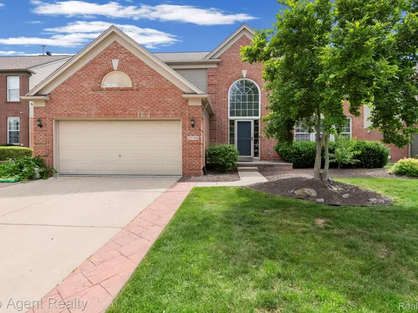 33780 Stonecrest Dr, Sterling Heights, MI 48312