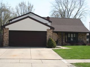 133 Berkshire Dr, Wheeling, IL 60090