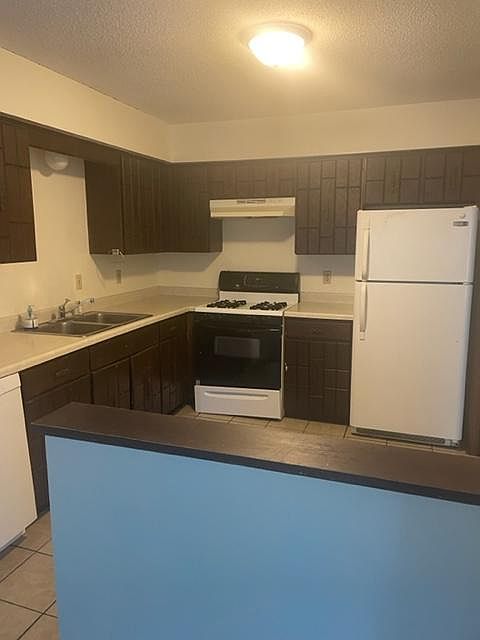 Kitchen with new stove ordered
