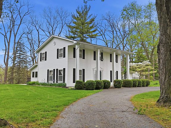 2nd image of 4 Pinetree Rd