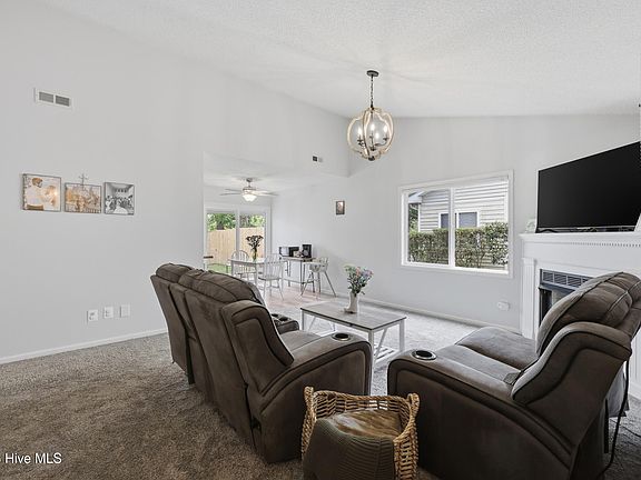 5th image of 109 Bayberry Drive