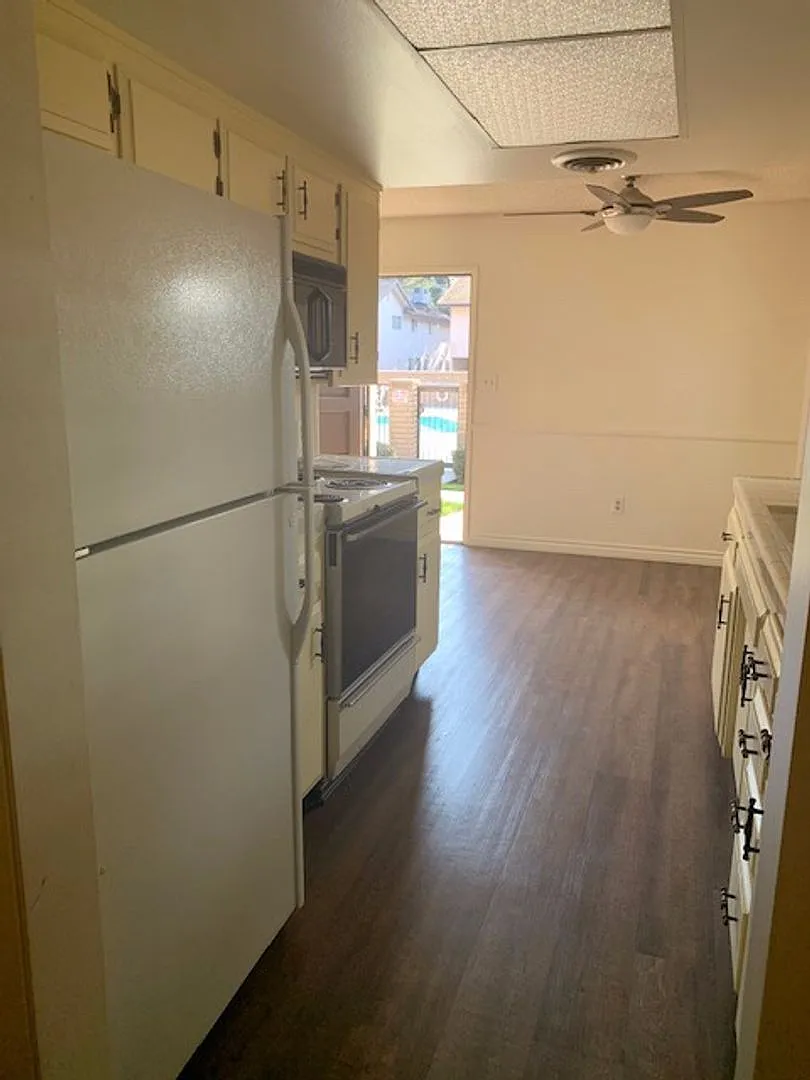 Lovely Condo Move In Special — Photo 3