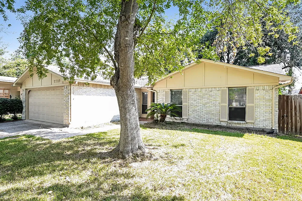 3 bed, 2.0 bath, 1764 sqft, $1,925 — Photo 3