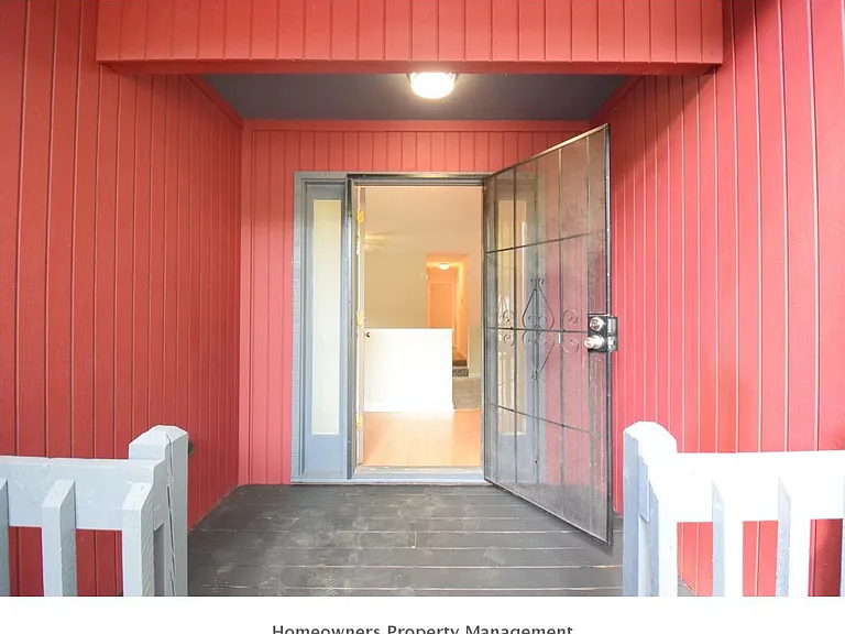 5840 Horton Pl — Photo 2