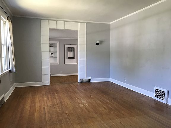 2nd image of 2320 Custer Ave