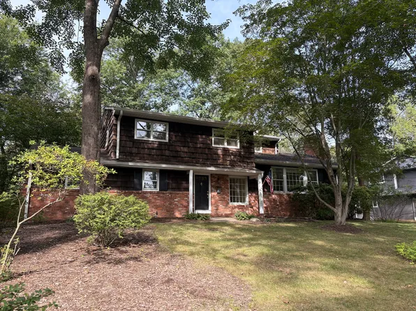 41 Feather Ln, Old Tappan, NJ 07675