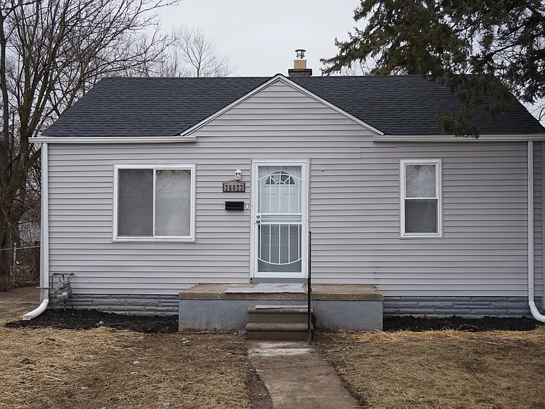 26023 Norfolk St — Photo 1