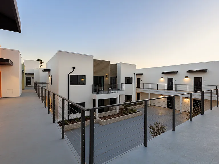 Mission 33 Apartments — Photo 12