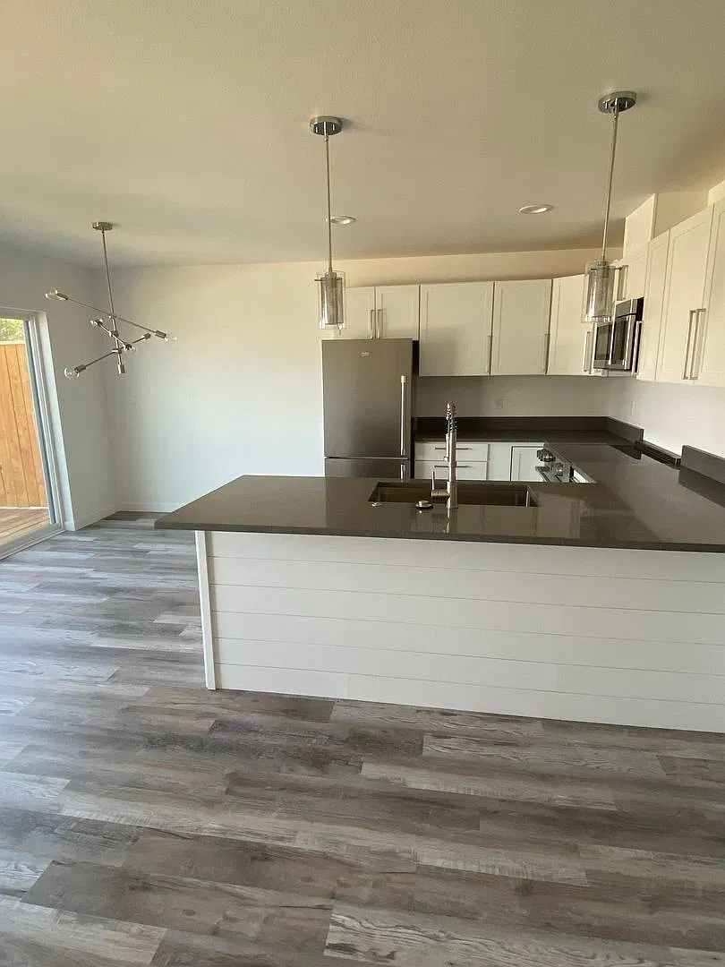 2619 E 14th St. Duplex — Photo 2