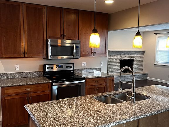 3rd image of 2404 Wendy Way Dr
