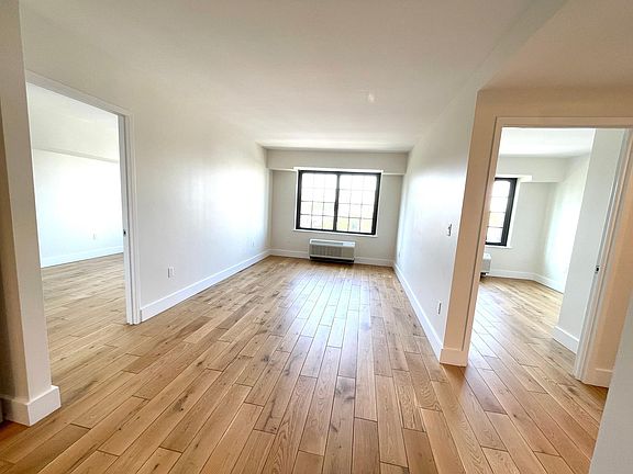 3rd image of 504 Myrtle Ave APT 7X