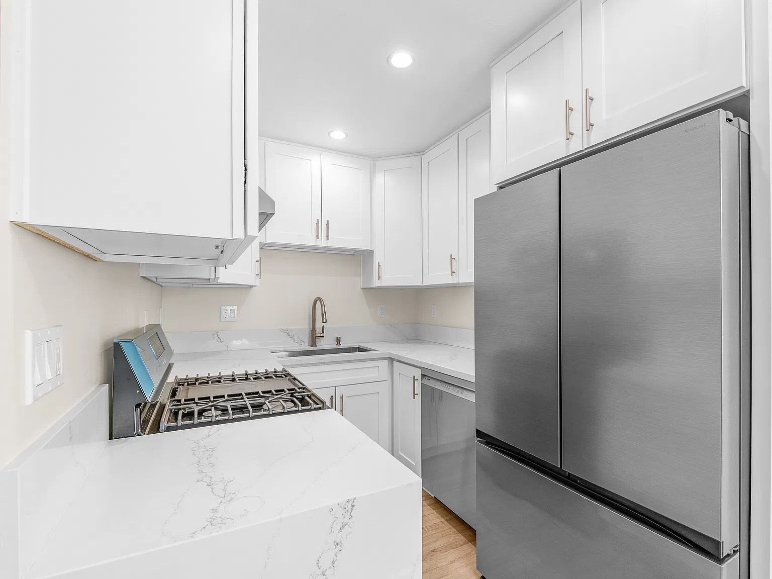 2 bed, 800 sqft, $2,600 — Photo 4