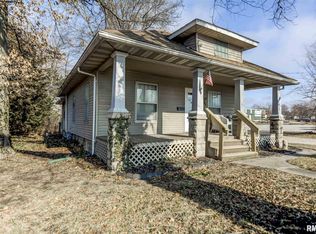 1225 E Park St, Taylorville, IL 62568